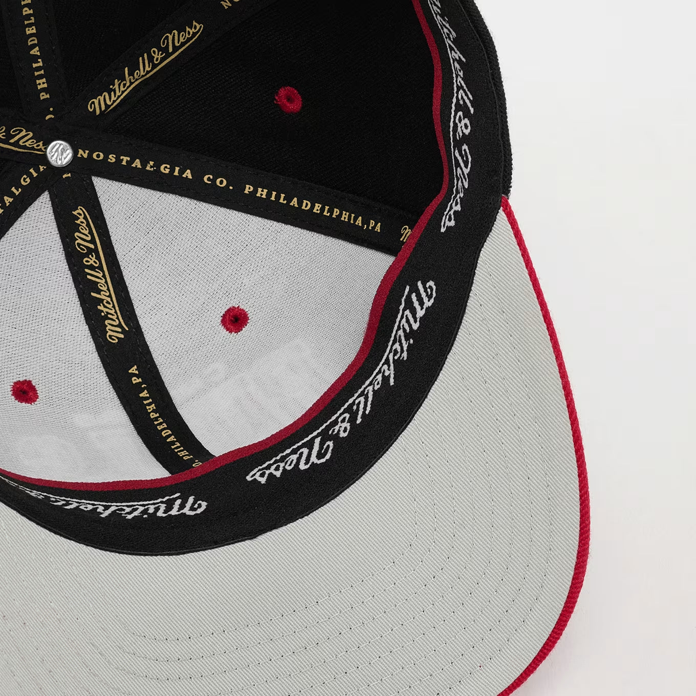 Team Arch Classic Red Chicago Bulls Black
