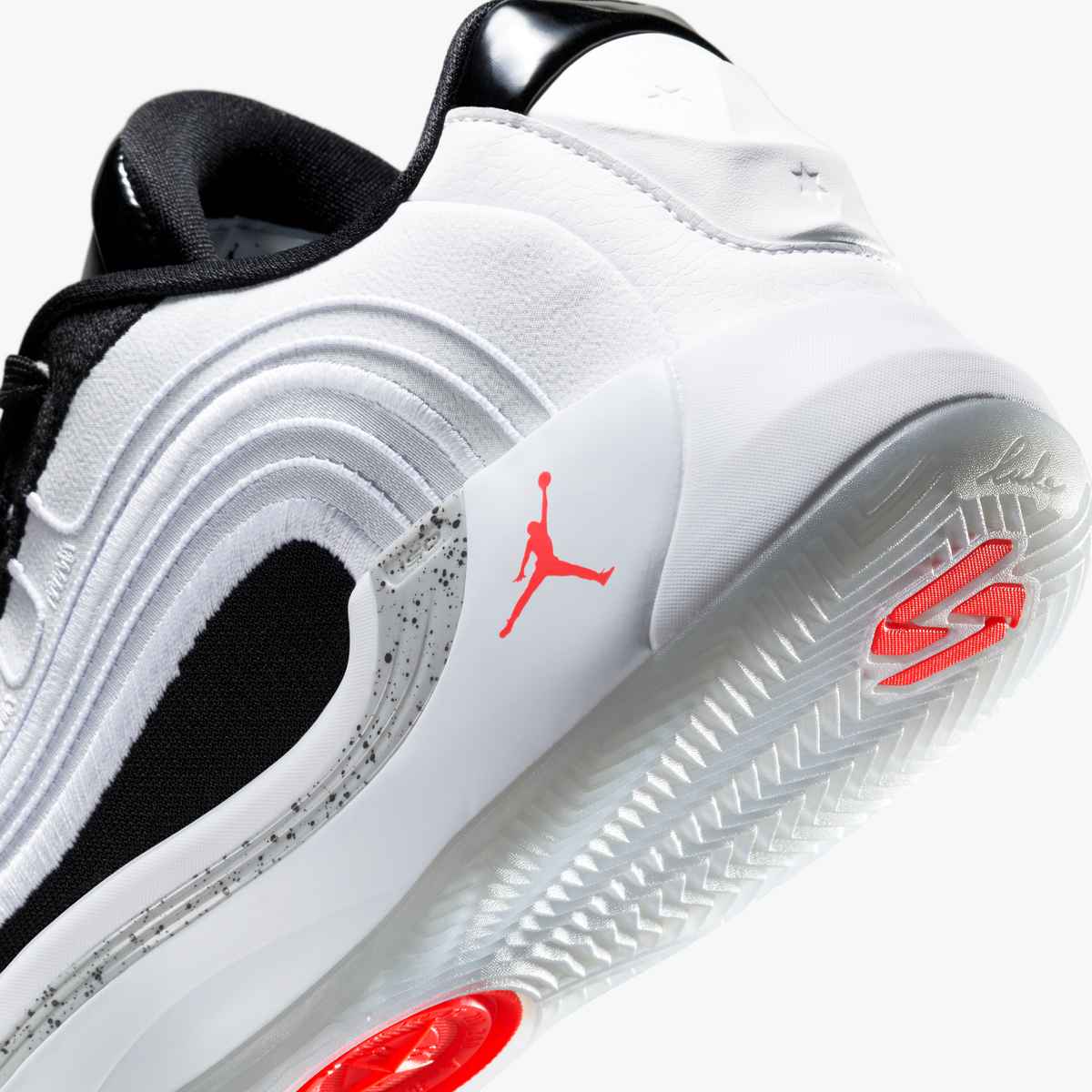 Luka 4 White Cement