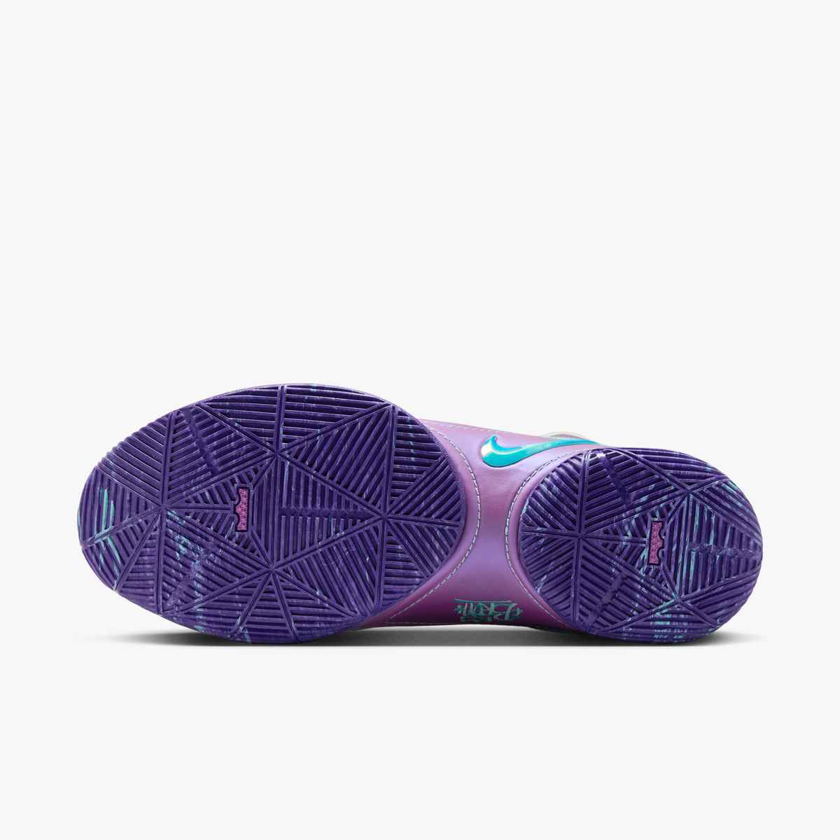 LeBron 22 - Mogul