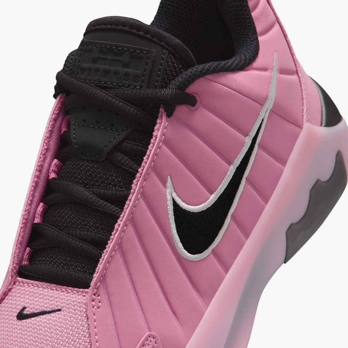 LeBron Witness 9 GS